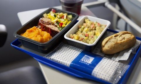 Bữa ăn trên chuyến bay United Airlines